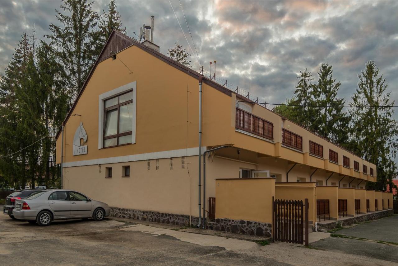 Lipicai Hotel Es Etterem Szilvásvárad Exterior foto