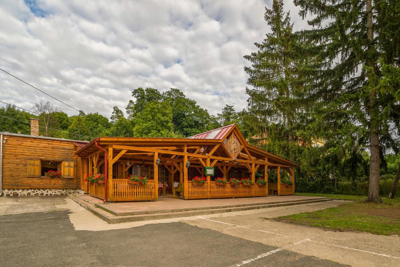 Lipicai Hotel Es Etterem Szilvásvárad Exterior foto